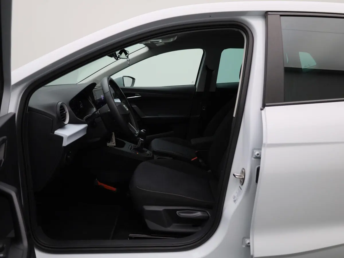 1.0 EcoTSI Style Business Intense | DIGITAAL DASHBOARD | CLIMATE CONTROL | STOELVERWARMING | LMV | PARKEERSENSOREN | APPLE CARPLAY |