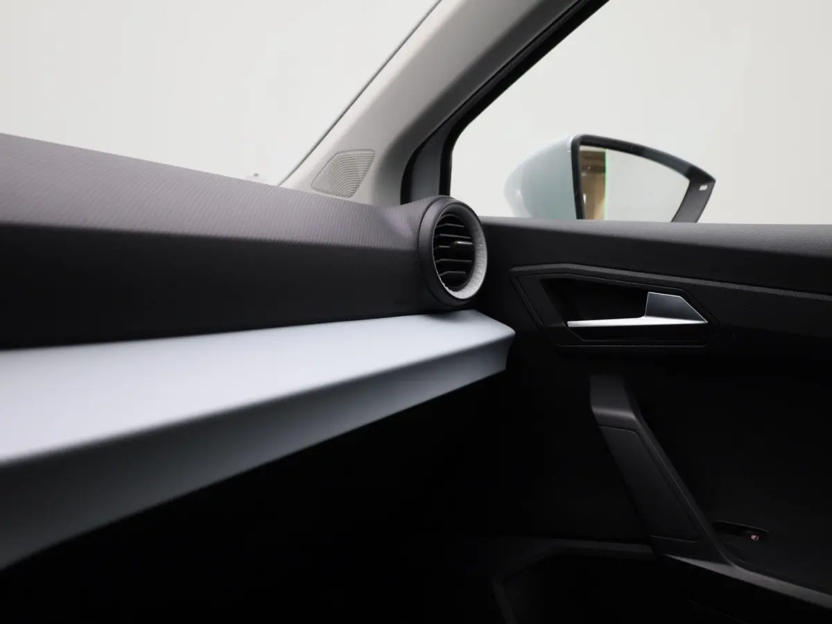 1.0 EcoTSI Style Business Intense | DIGITAAL DASHBOARD | CLIMATE CONTROL | STOELVERWARMING | LMV | PARKEERSENSOREN | APPLE CARPLAY |
