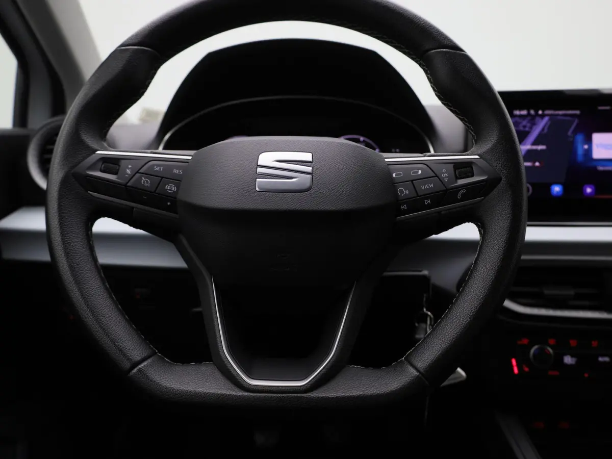 1.0 EcoTSI Style Business Intense | DIGITAAL DASHBOARD | CLIMATE CONTROL | STOELVERWARMING | LMV | PARKEERSENSOREN | APPLE CARPLAY |