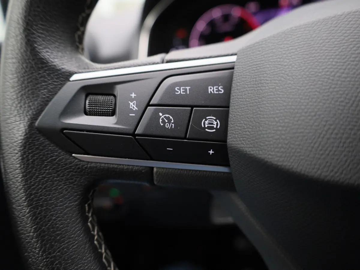 1.0 EcoTSI Style Business Intense | DIGITAAL DASHBOARD | CLIMATE CONTROL | STOELVERWARMING | LMV | PARKEERSENSOREN | APPLE CARPLAY |