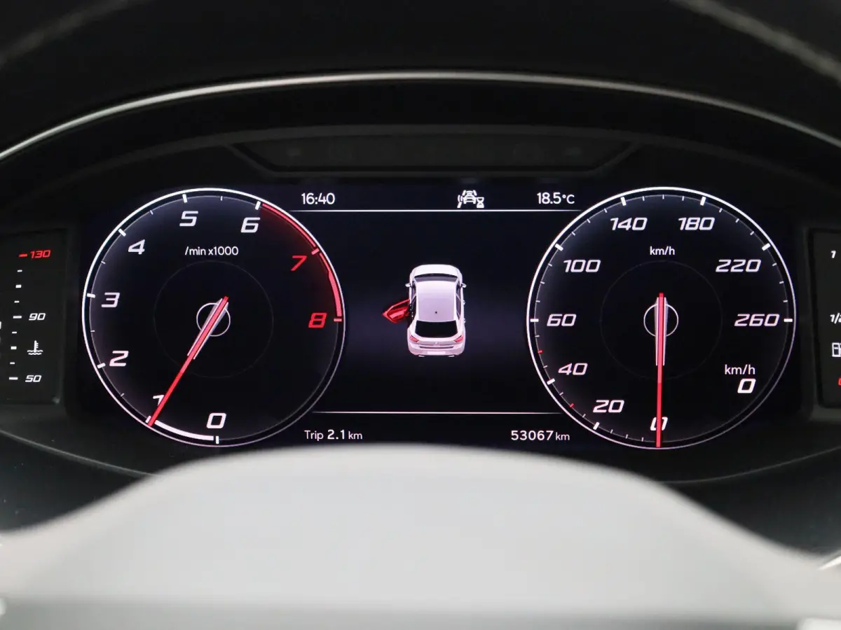 1.0 EcoTSI Style Business Intense | DIGITAAL DASHBOARD | CLIMATE CONTROL | STOELVERWARMING | LMV | PARKEERSENSOREN | APPLE CARPLAY |