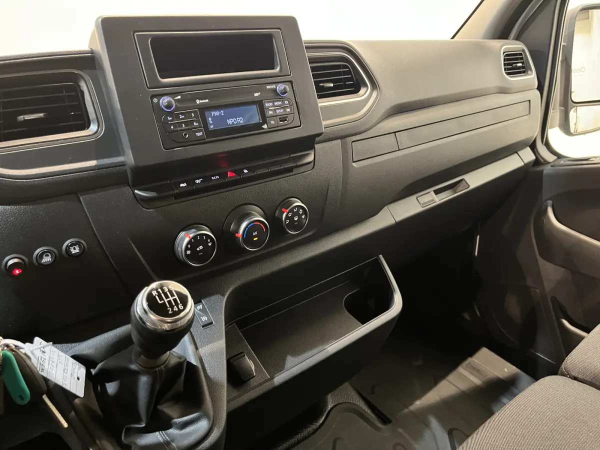 2.3 dCi 145 PK L3 145 PK Open Laadbak / Fassi Kraan / Euro 6 / Airco / Trekhaak / Cruise Control / 3-Zits / 24.300 KM !!