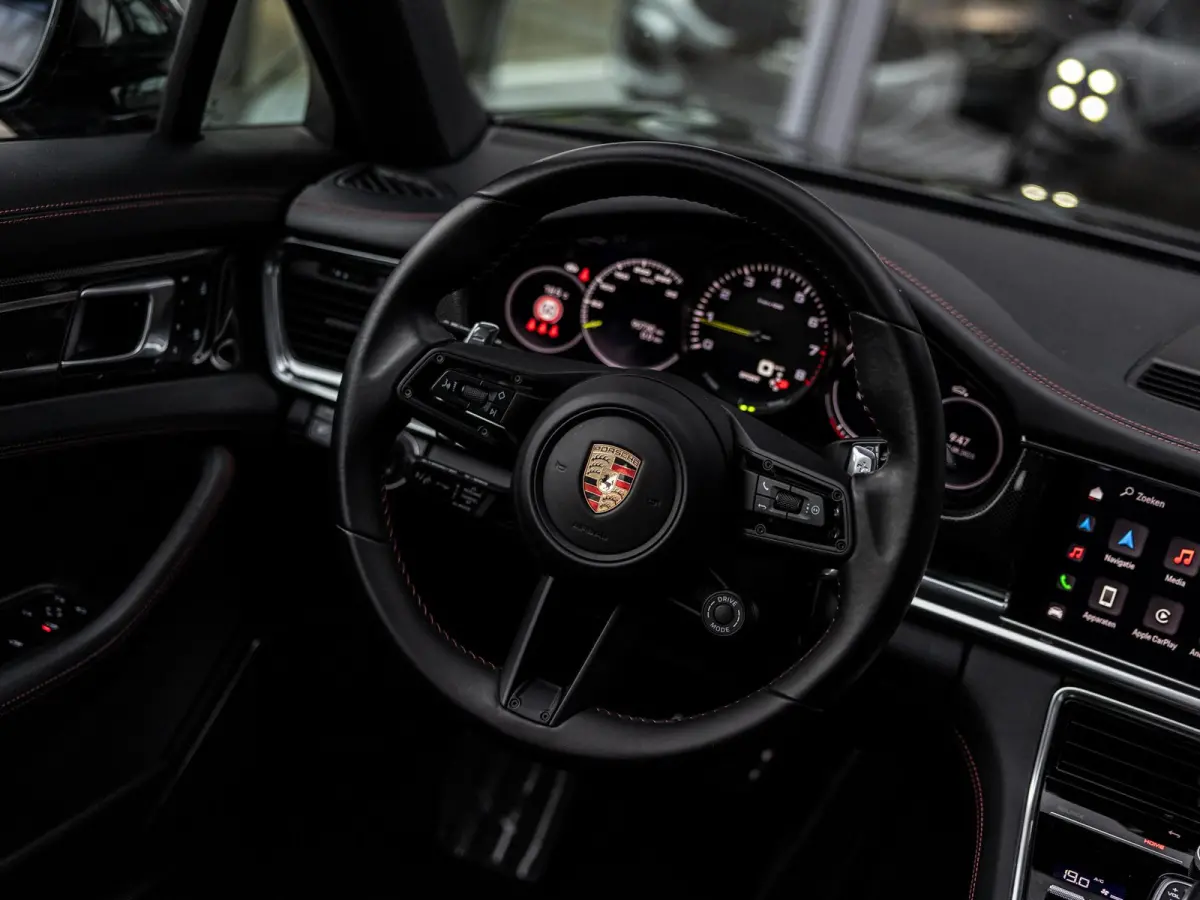 2.9 4 E-Hybrid | SPORTDESIGN | SPORTUITLAATSYSTEEM | PANORAMA/SCHUIF-KANTELDAK | BOSE | SOFTCLOSE | ADAPTIEVE CRUISE CONTROL | PASM LUCHTVERING | SFEERVERLICHTING | ACHTERUITRIJCAMERA | NL G