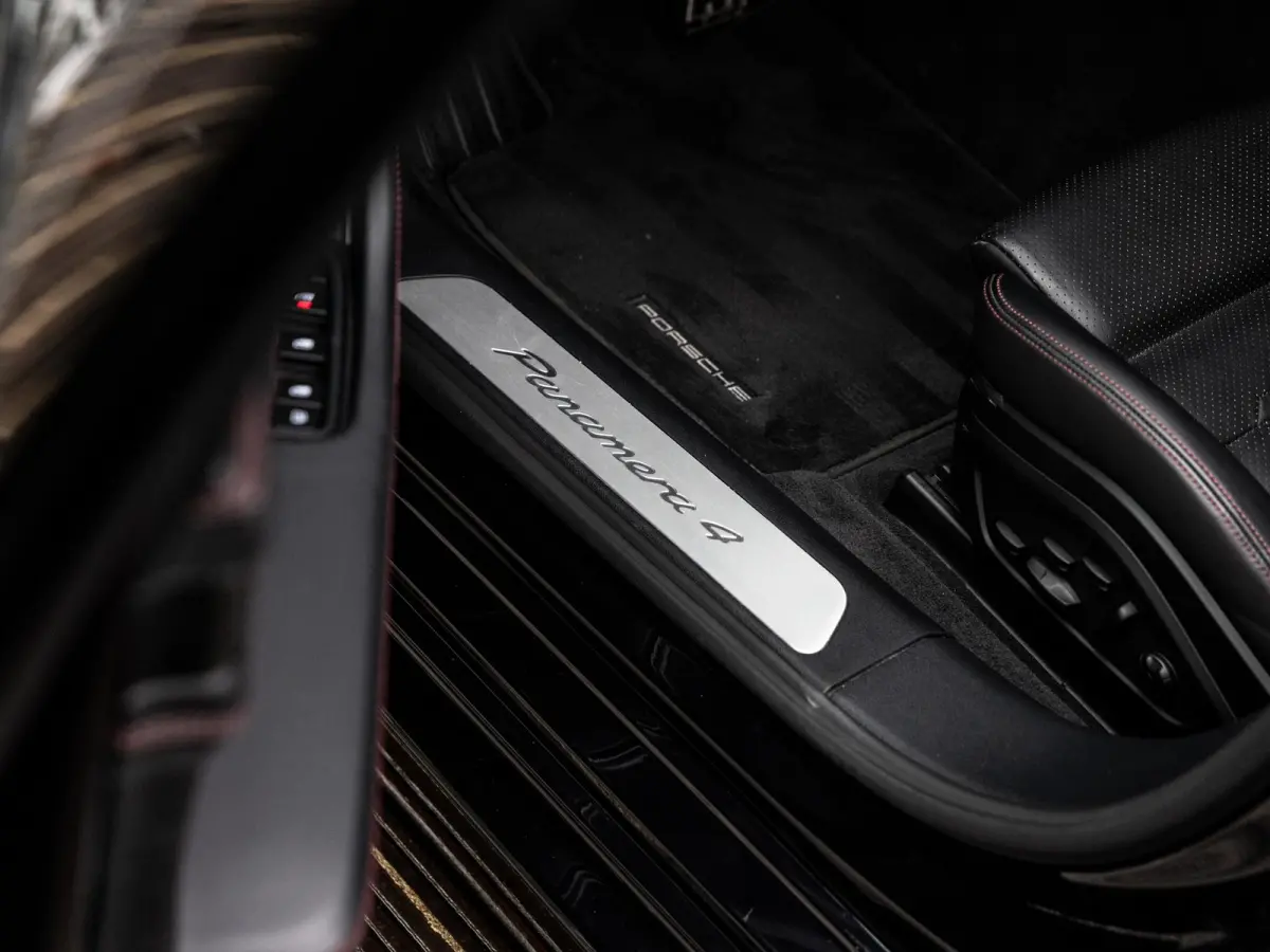 2.9 4 E-Hybrid | SPORTDESIGN | SPORTUITLAATSYSTEEM | PANORAMA/SCHUIF-KANTELDAK | BOSE | SOFTCLOSE | ADAPTIEVE CRUISE CONTROL | PASM LUCHTVERING | SFEERVERLICHTING | ACHTERUITRIJCAMERA | NL G