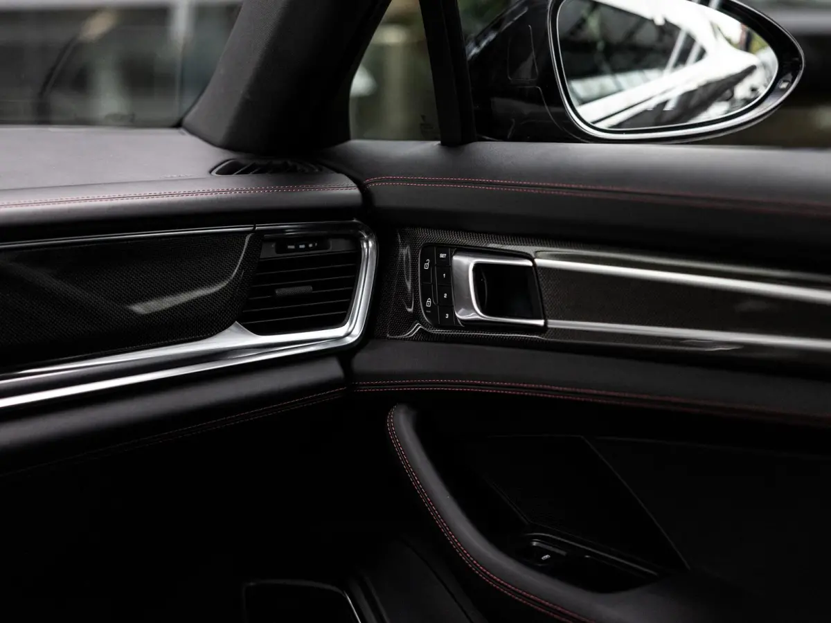 2.9 4 E-Hybrid | SPORTDESIGN | SPORTUITLAATSYSTEEM | PANORAMA/SCHUIF-KANTELDAK | BOSE | SOFTCLOSE | ADAPTIEVE CRUISE CONTROL | PASM LUCHTVERING | SFEERVERLICHTING | ACHTERUITRIJCAMERA | NL G