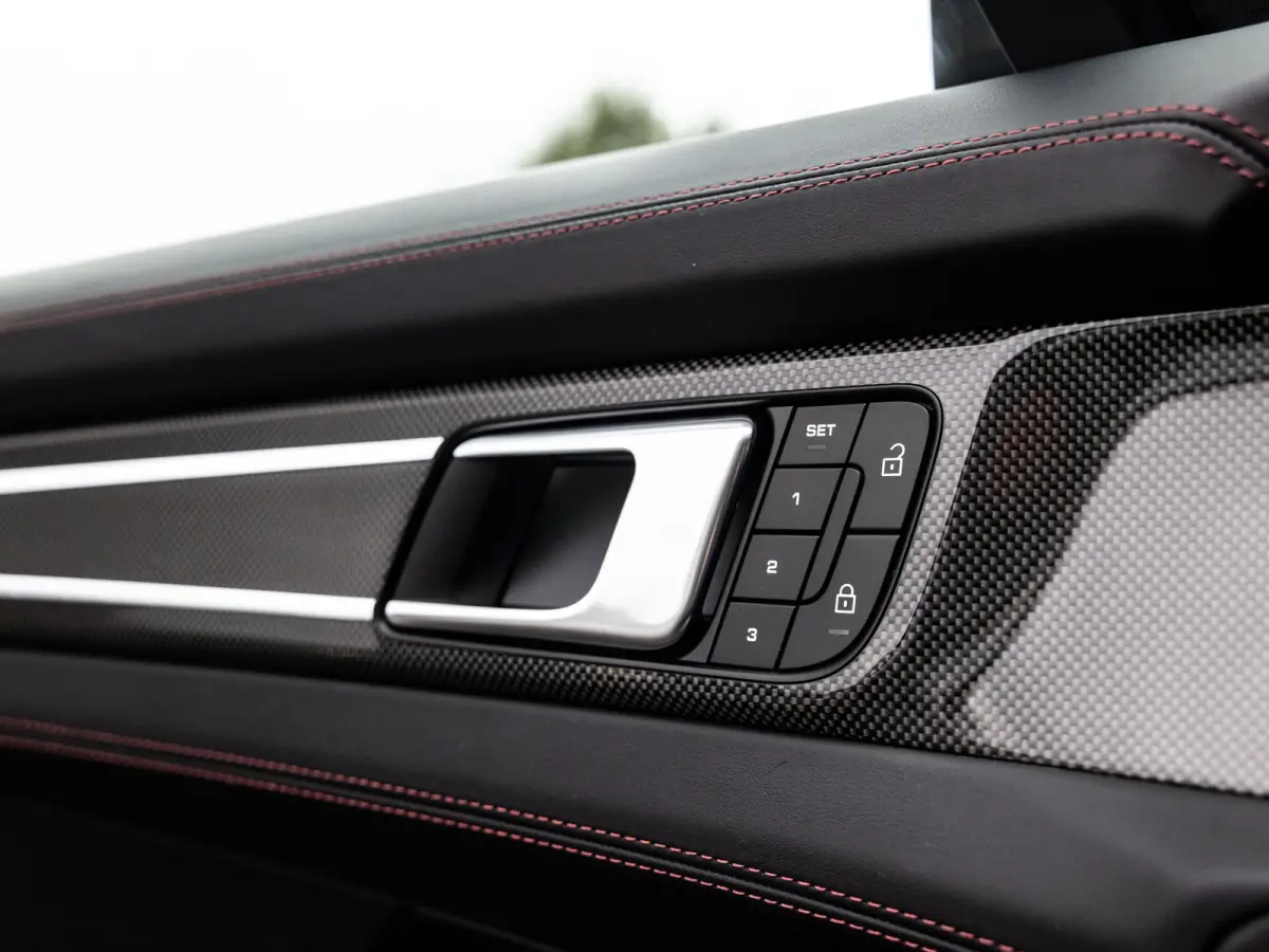 2.9 4 E-Hybrid | SPORTDESIGN | SPORTUITLAATSYSTEEM | PANORAMA/SCHUIF-KANTELDAK | BOSE | SOFTCLOSE | ADAPTIEVE CRUISE CONTROL | PASM LUCHTVERING | SFEERVERLICHTING | ACHTERUITRIJCAMERA | NL G