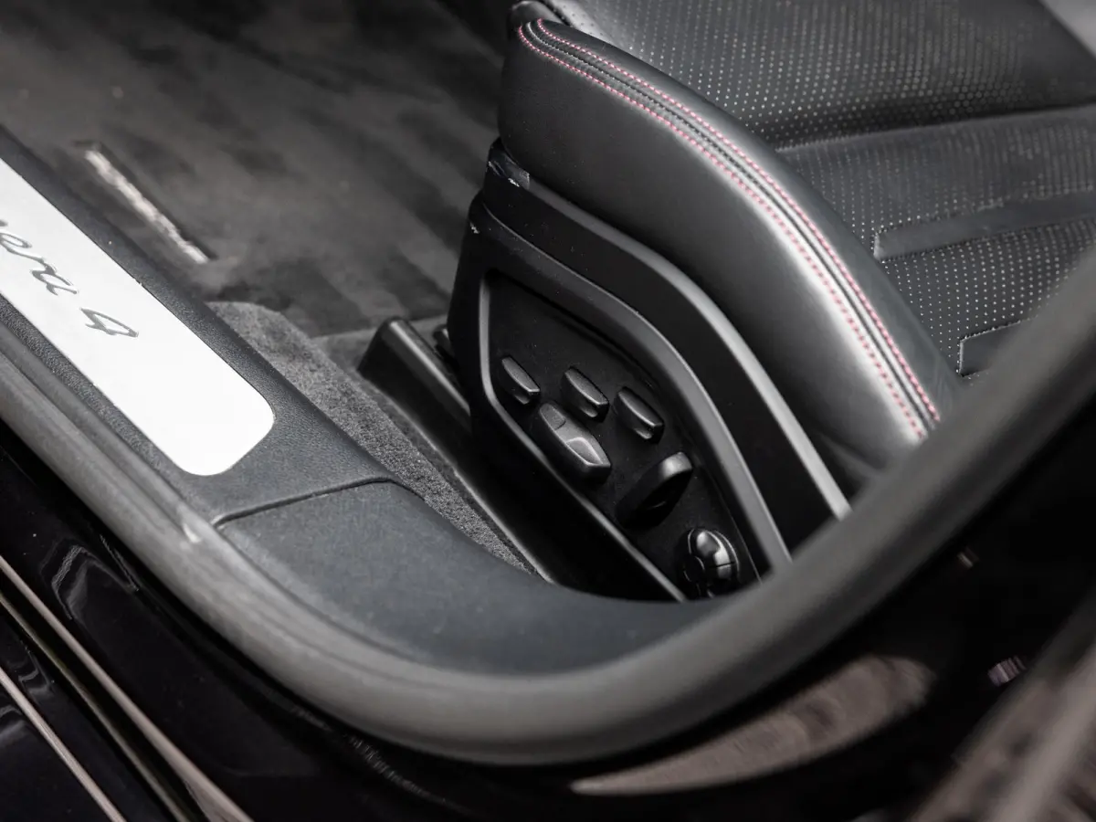 2.9 4 E-Hybrid | SPORTDESIGN | SPORTUITLAATSYSTEEM | PANORAMA/SCHUIF-KANTELDAK | BOSE | SOFTCLOSE | ADAPTIEVE CRUISE CONTROL | PASM LUCHTVERING | SFEERVERLICHTING | ACHTERUITRIJCAMERA | NL G