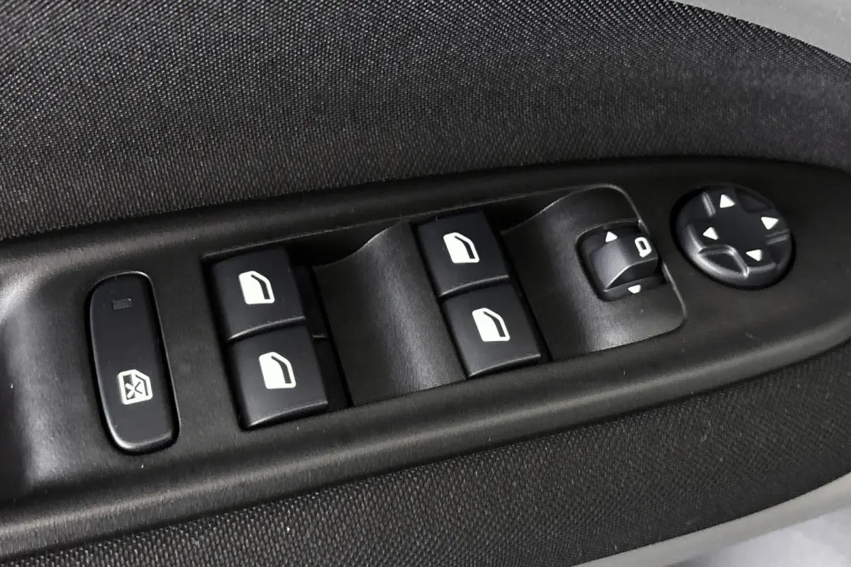 1.2 Longitude Stoelverwarming Keyless Camera Adaptive Cruise