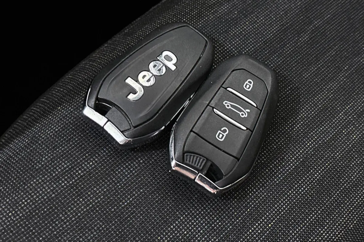 1.2 Longitude Stoelverwarming Keyless Camera Adaptive Cruise