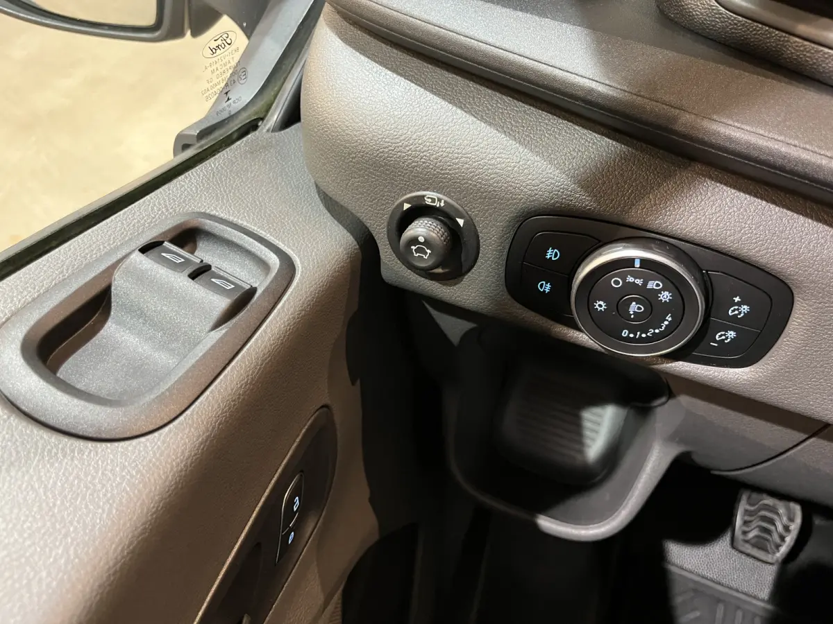 350 2.0 TDCI L2H2 Trend 130 PK / Euro 6  / Airco / Cruise Control / CarPlay / PDC / Navigatie / 3-Zits