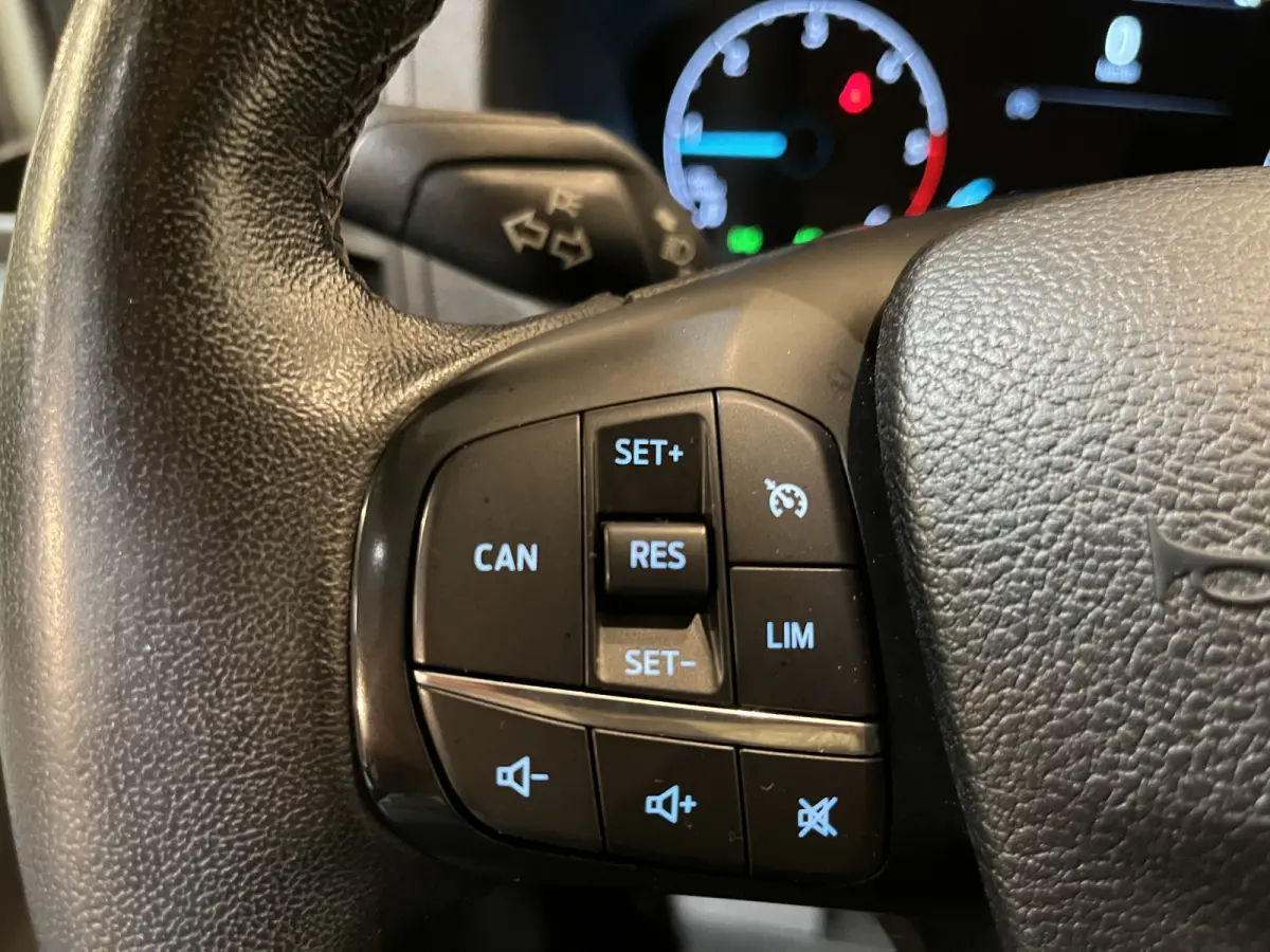 350 2.0 TDCI L2H2 Trend 130 PK / Euro 6  / Airco / Cruise Control / CarPlay / PDC / Navigatie / 3-Zits