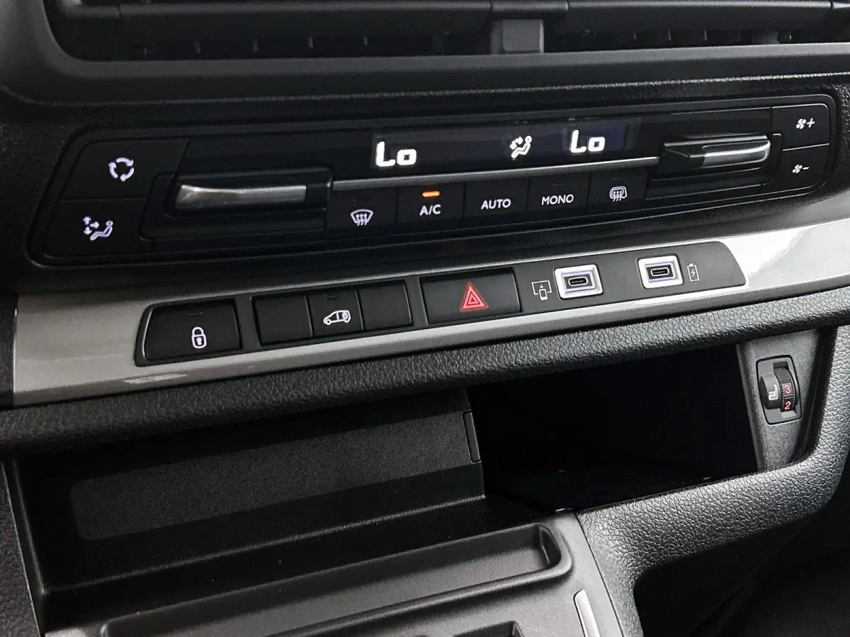 L3 75 kWh 136pk | DEMO | Camera | Apple Carplay / Andoid Auto | Laadruimtepakket