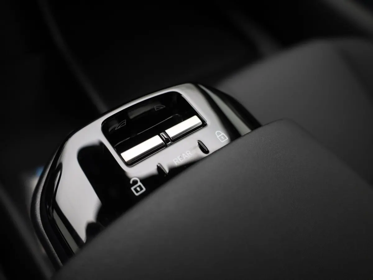 Single Motor Extended Range Core 69Kwh | CAMERA | NAVIGATIE | CLIMATE CONTROL | CRUISE CONTROL | PARKEERSENSOREN | LED | LMV |