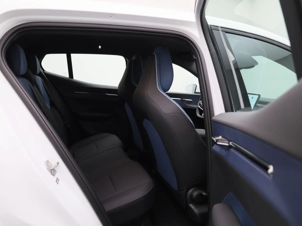 Single Motor Extended Range Core 69Kwh | CAMERA | NAVIGATIE | CLIMATE CONTROL | CRUISE CONTROL | PARKEERSENSOREN | LED | LMV |