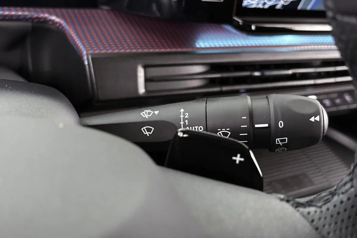 1.2 Turbo Hybrid HF Line Camera Apple CarPlay