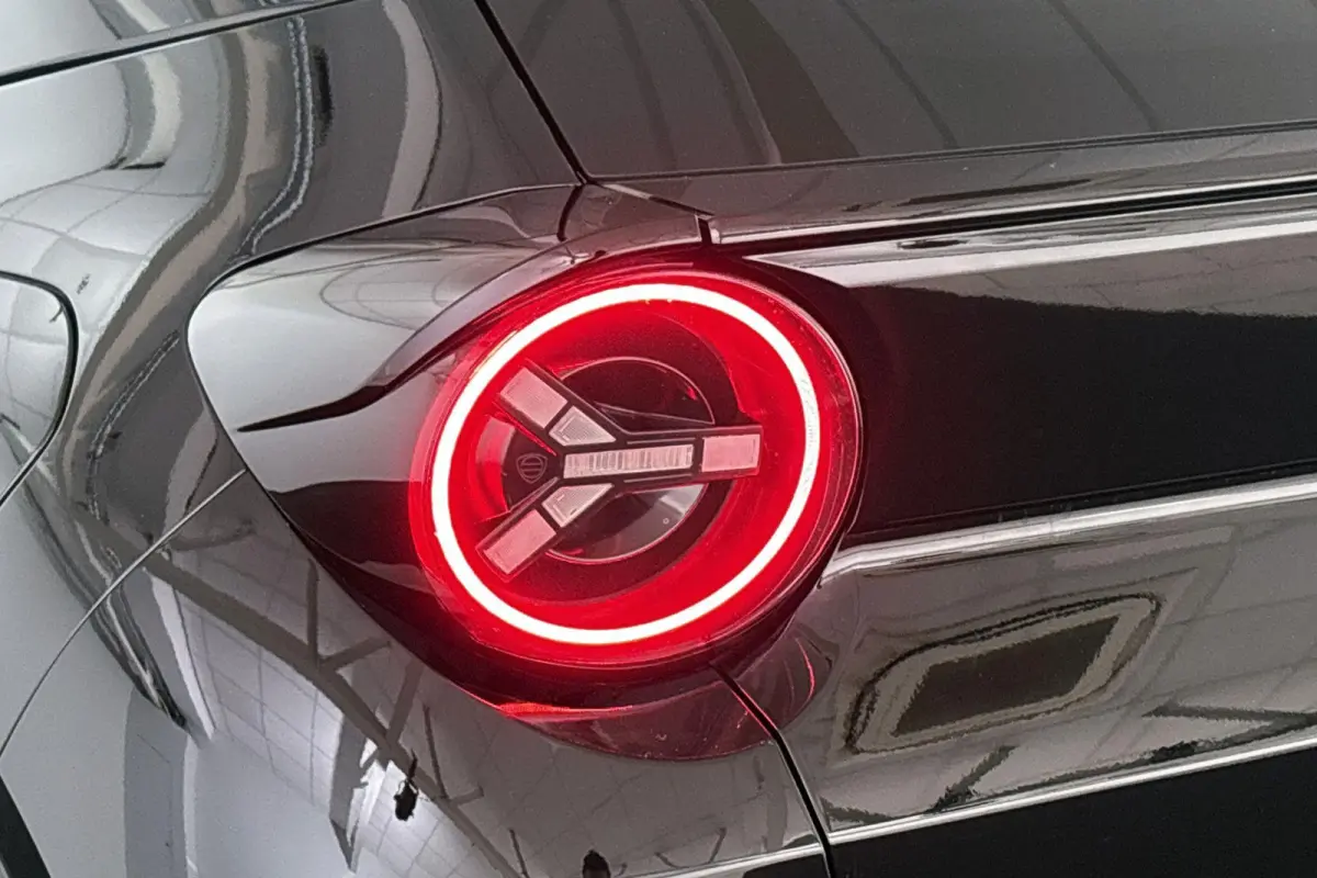 1.2 Turbo Hybrid HF Line Camera Apple CarPlay