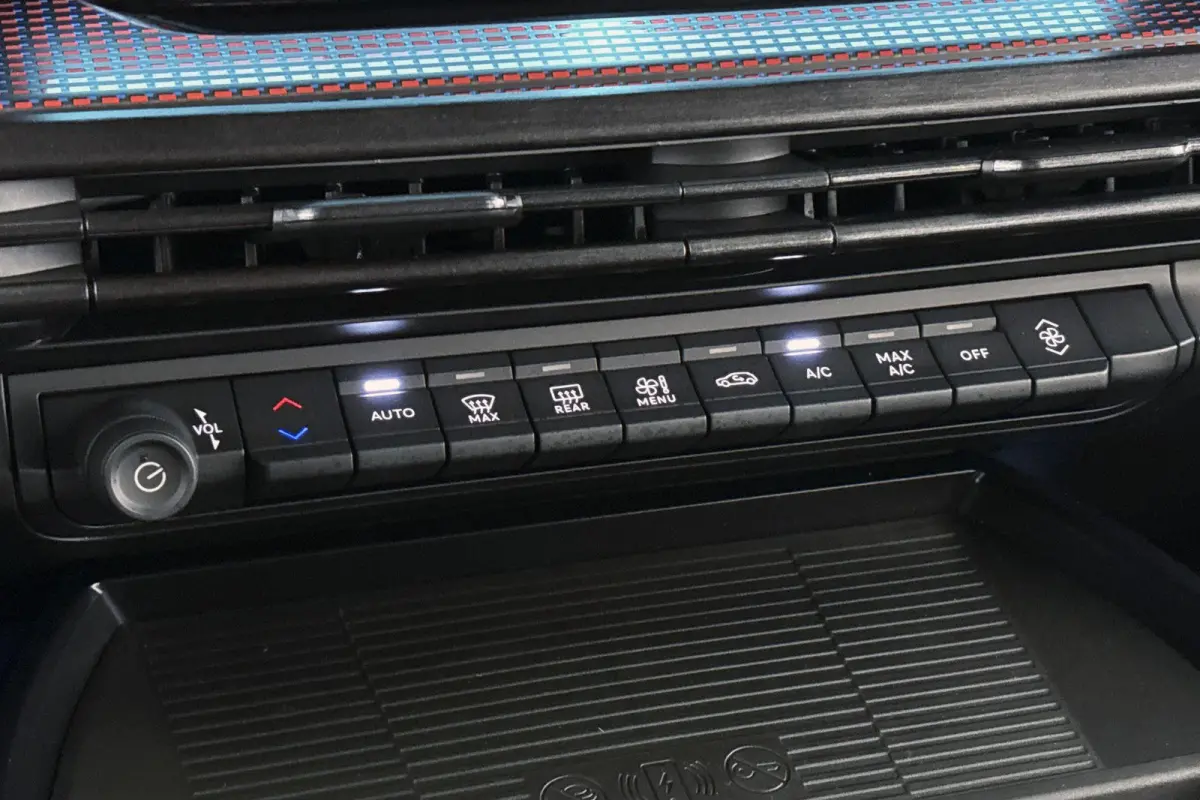 1.2 Turbo Hybrid HF Line Camera Apple CarPlay