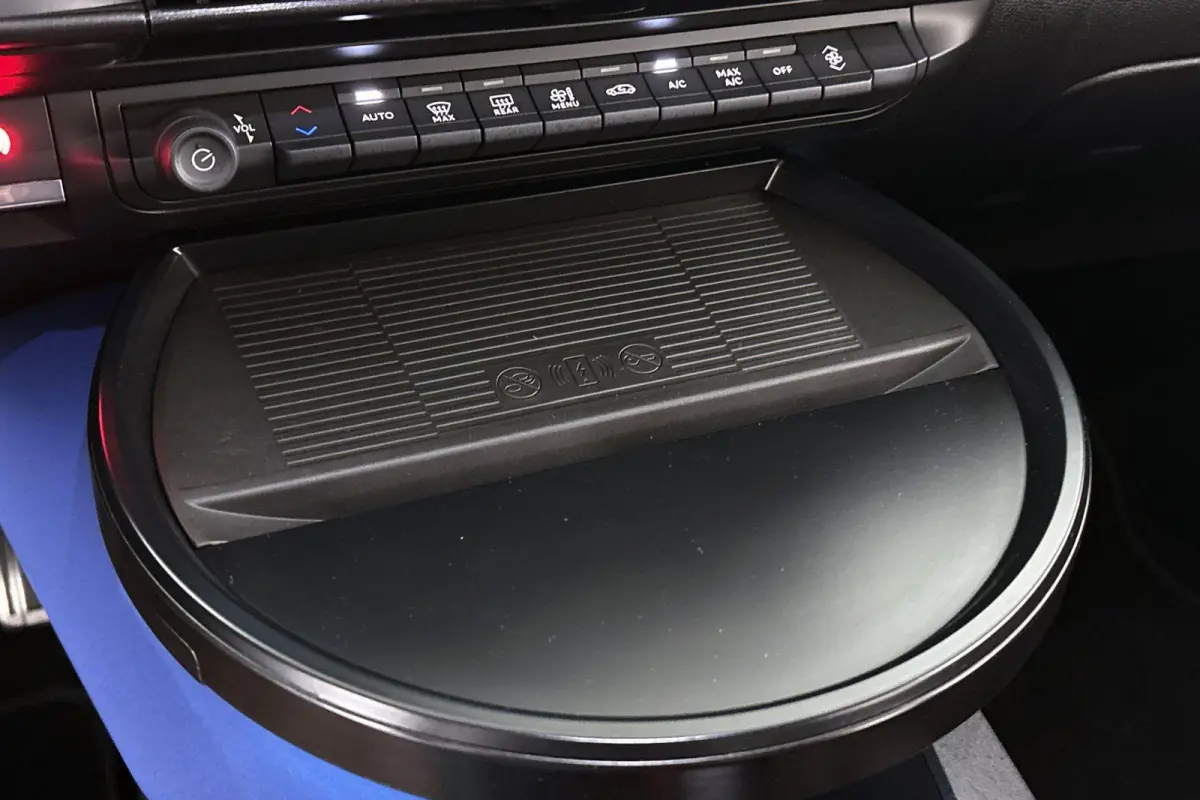 1.2 Turbo Hybrid HF Line Camera Apple CarPlay