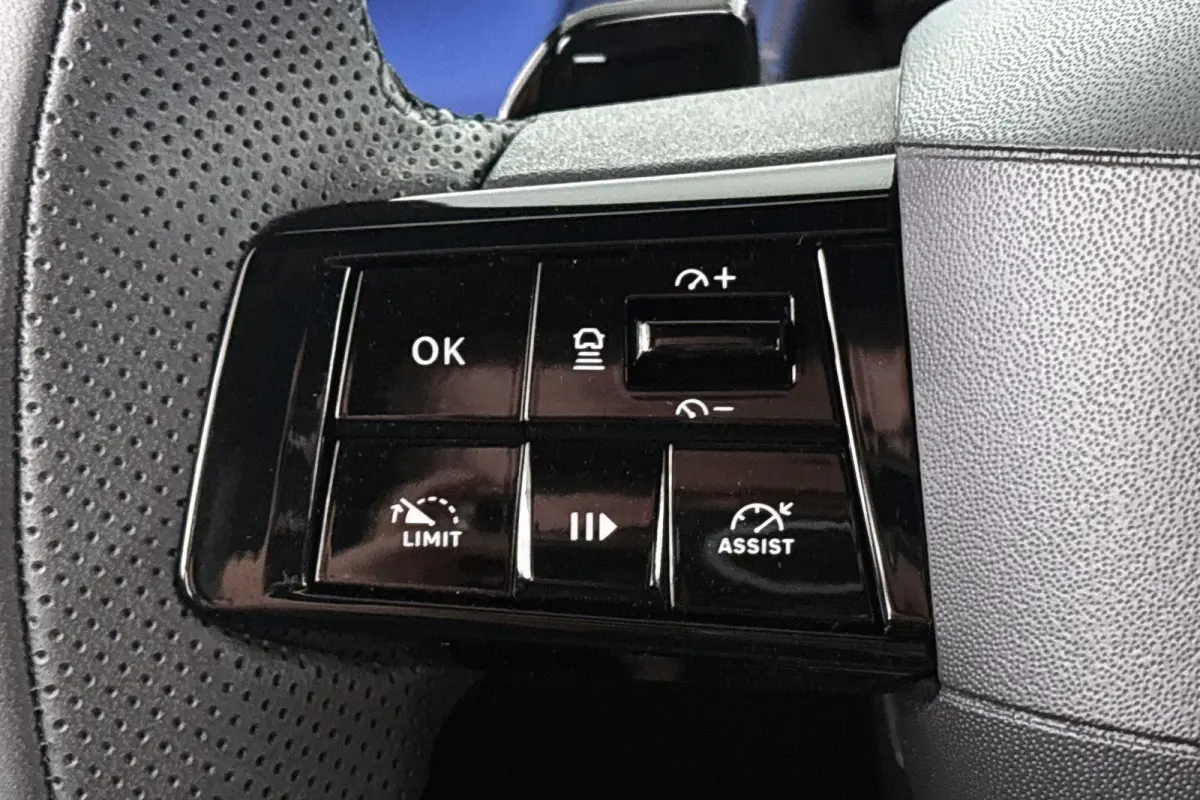 1.2 Turbo Hybrid HF Line Camera Apple CarPlay