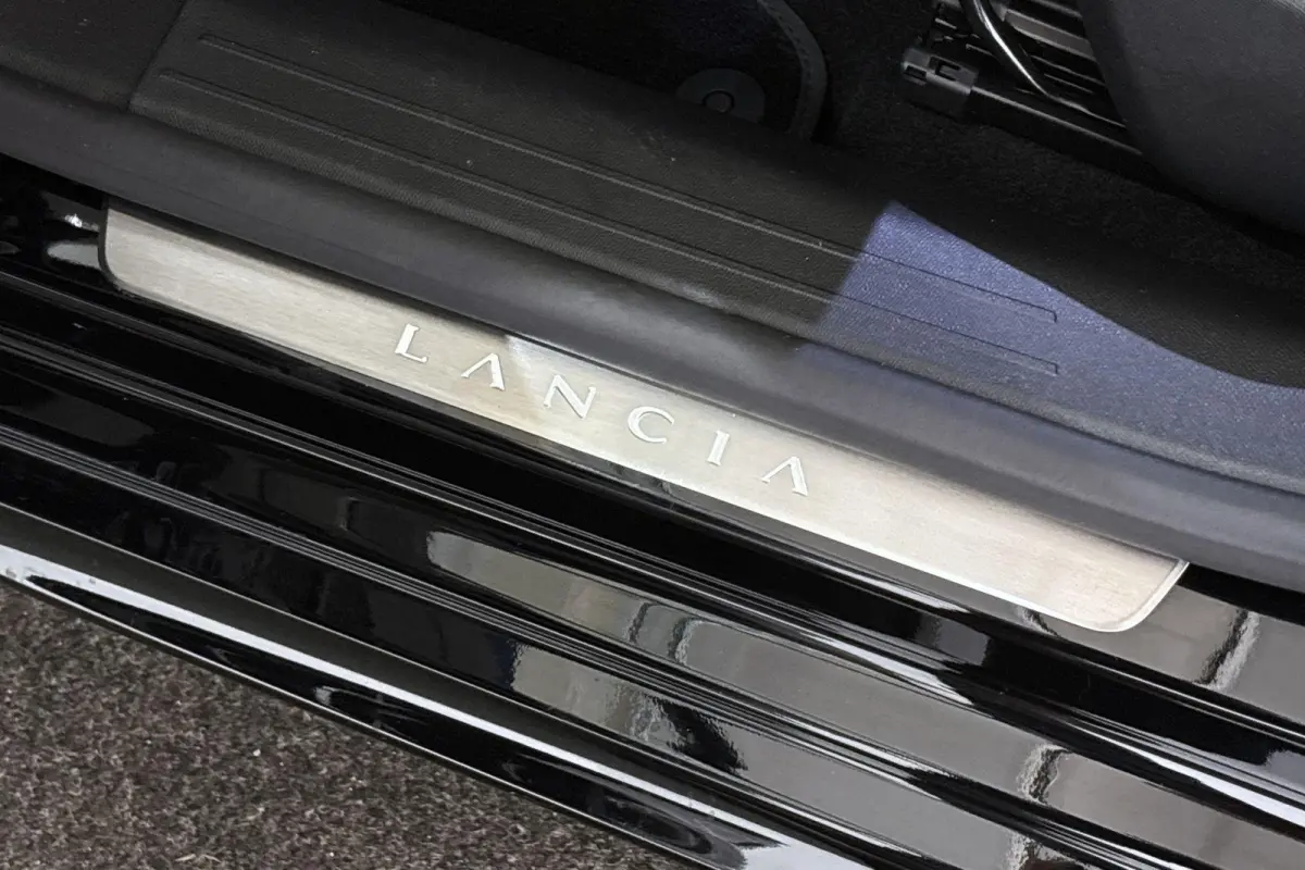 1.2 Turbo Hybrid HF Line Camera Apple CarPlay