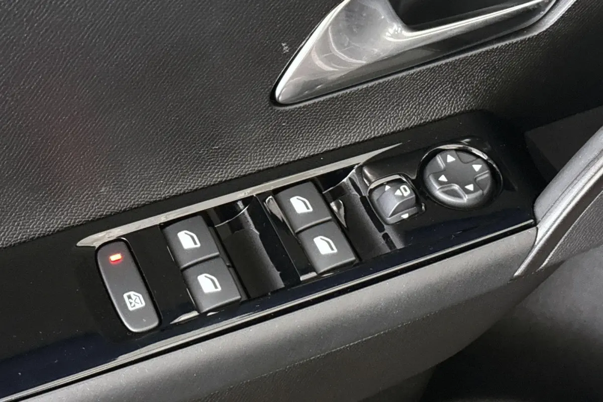 1.2 Turbo Hybrid HF Line Camera Apple CarPlay