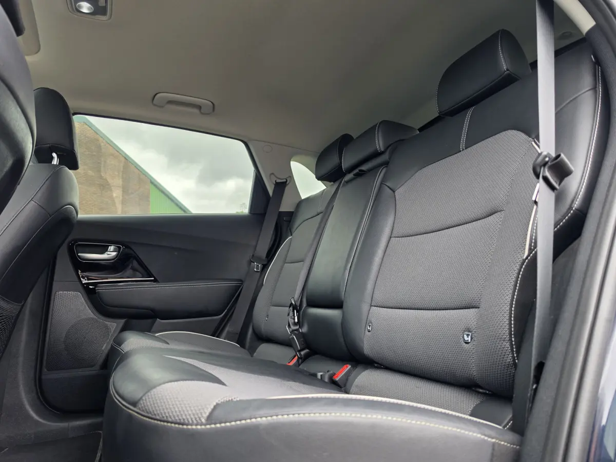 DynamicPlusLine 64 kWh | SOH 100% | 3 Fase laden | Schuif/kanteldak | Half Leder | Andriod Auto | Apple carplay | Navigatie