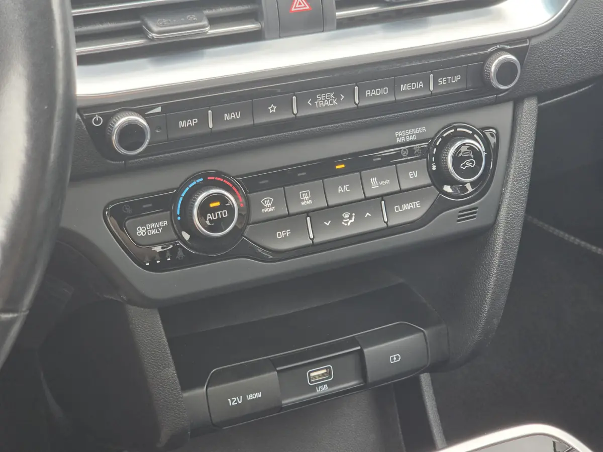 DynamicPlusLine 64 kWh | SOH 100% | 3 Fase laden | Schuif/kanteldak | Half Leder | Andriod Auto | Apple carplay | Navigatie