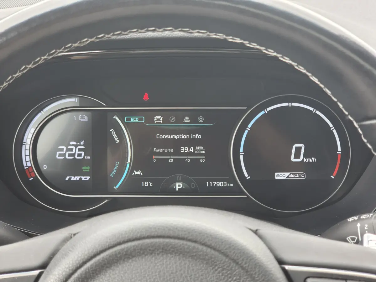 DynamicPlusLine 64 kWh | SOH 100% | 3 Fase laden | Schuif/kanteldak | Half Leder | Andriod Auto | Apple carplay | Navigatie