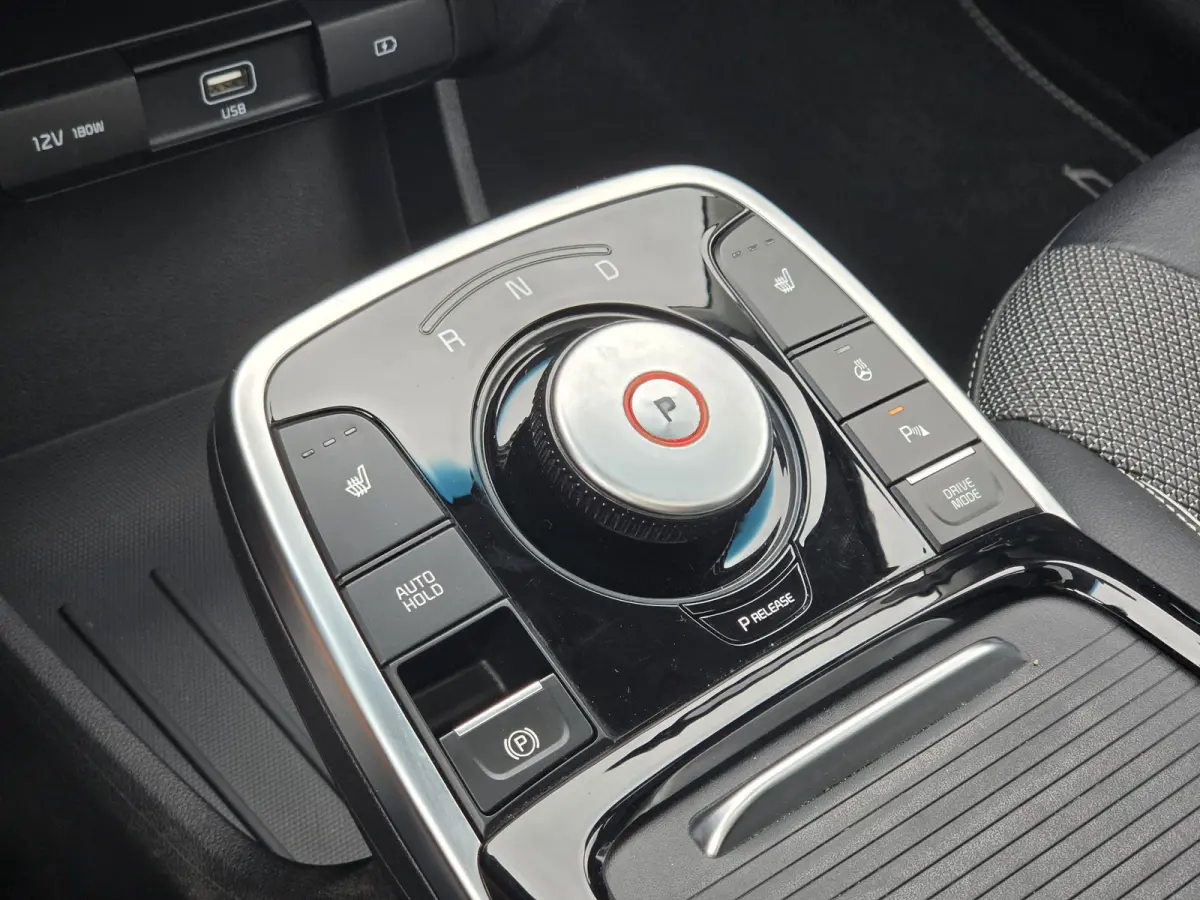 DynamicPlusLine 64 kWh | SOH 100% | 3 Fase laden | Schuif/kanteldak | Half Leder | Andriod Auto | Apple carplay | Navigatie