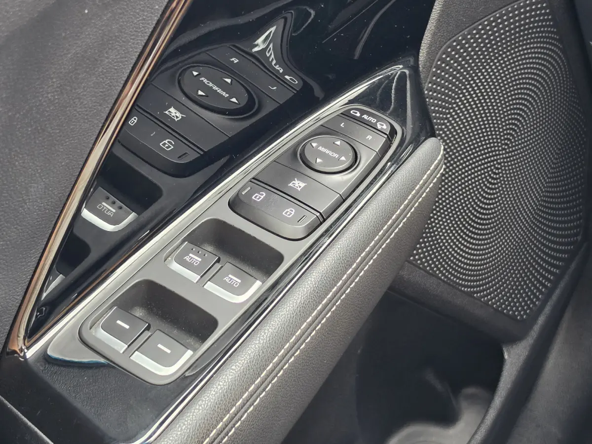 DynamicPlusLine 64 kWh | SOH 100% | 3 Fase laden | Schuif/kanteldak | Half Leder | Andriod Auto | Apple carplay | Navigatie