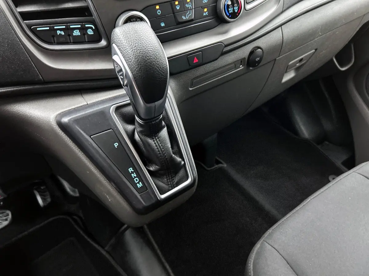 300 2.0 TDCI Automaat L2H1 Trend Dubbele Cabine Airco Navigatie Cruisecontrol Camera PDCVA Trekhaak