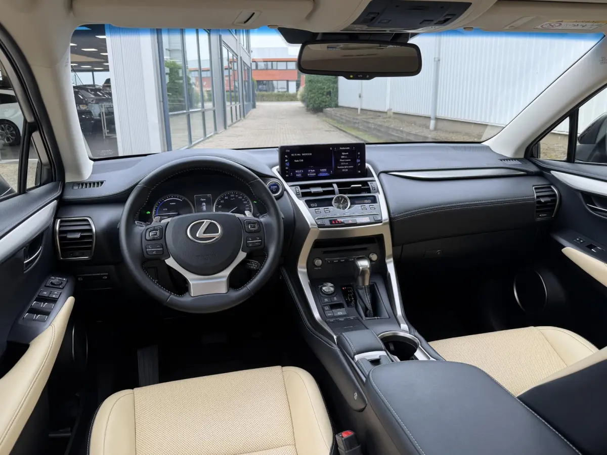 300h AWD Luxury Line | Schuifdak/Leder/Trekhaak/Adapt.Cruise/DAB