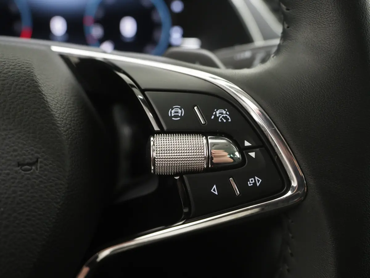 1.4 TSI iV Laurin & Klement | Leder | Trekhaak | Stoelventilatie | Massage | Canton | Keyless | Memory | Carplay