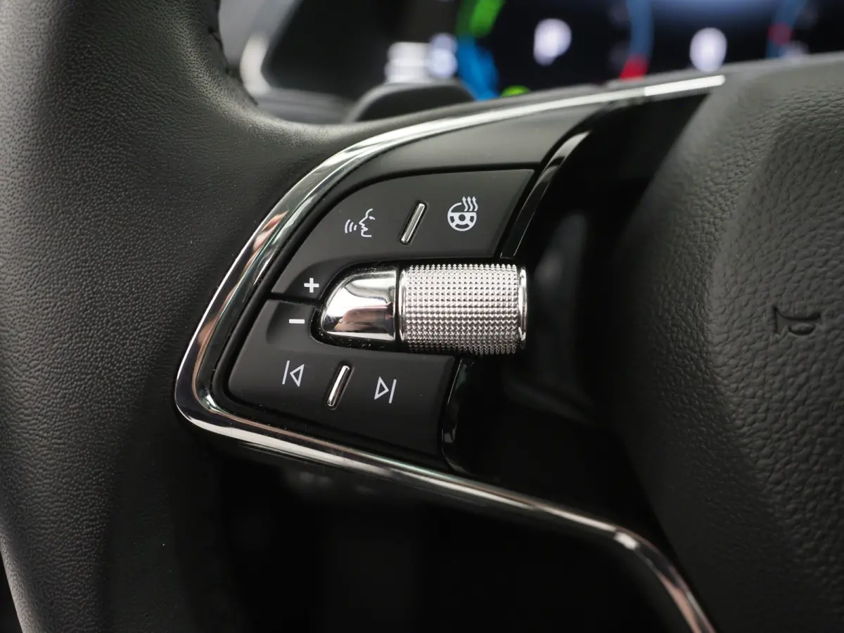 1.4 TSI iV Laurin & Klement | Leder | Trekhaak | Stoelventilatie | Massage | Canton | Keyless | Memory | Carplay