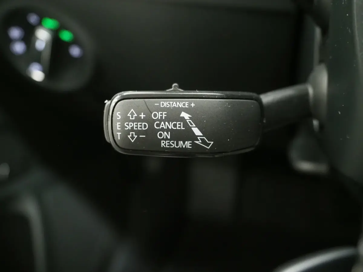1.4 TSI iV Laurin & Klement | Leder | Trekhaak | Stoelventilatie | Massage | Canton | Keyless | Memory | Carplay