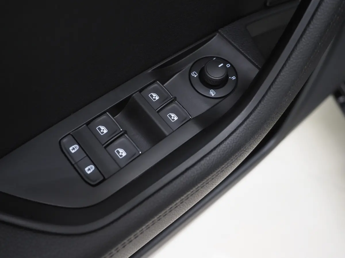 1.4 TSI iV Laurin & Klement | Leder | Trekhaak | Stoelventilatie | Massage | Canton | Keyless | Memory | Carplay