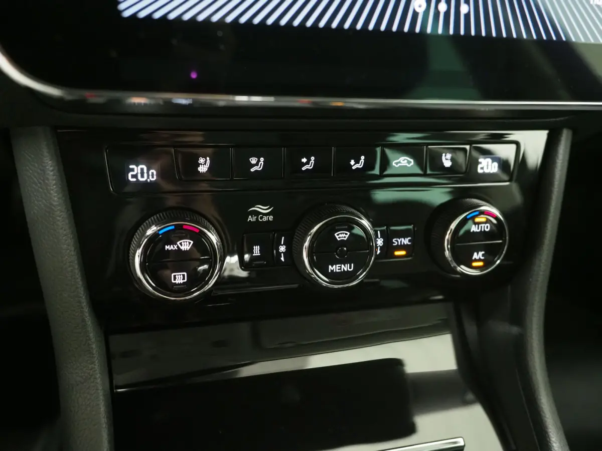1.4 TSI iV Laurin & Klement | Leder | Trekhaak | Stoelventilatie | Massage | Canton | Keyless | Memory | Carplay