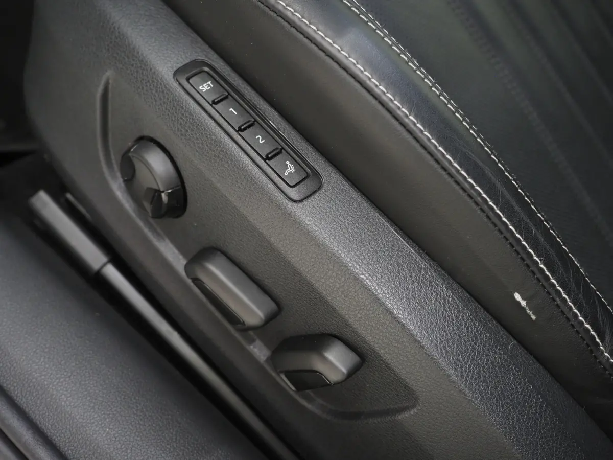 1.4 TSI iV Laurin & Klement | Leder | Trekhaak | Stoelventilatie | Massage | Canton | Keyless | Memory | Carplay