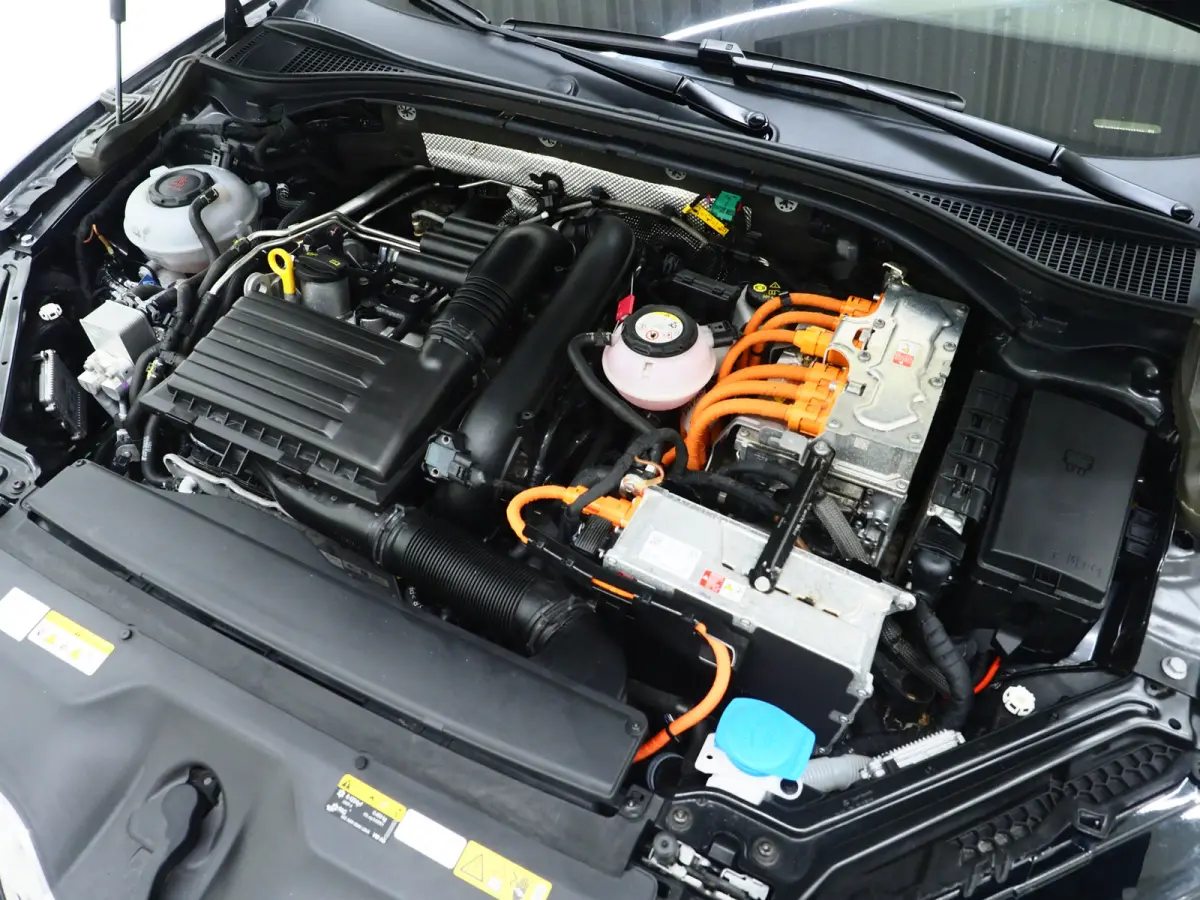 1.4 TSI iV Laurin & Klement | Leder | Trekhaak | Stoelventilatie | Massage | Canton | Keyless | Memory | Carplay