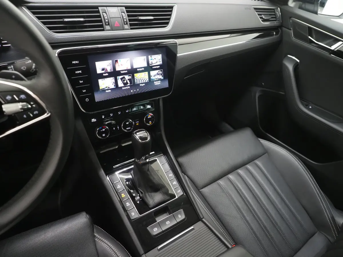 1.4 TSI iV Laurin & Klement | Leder | Trekhaak | Stoelventilatie | Massage | Canton | Keyless | Memory | Carplay