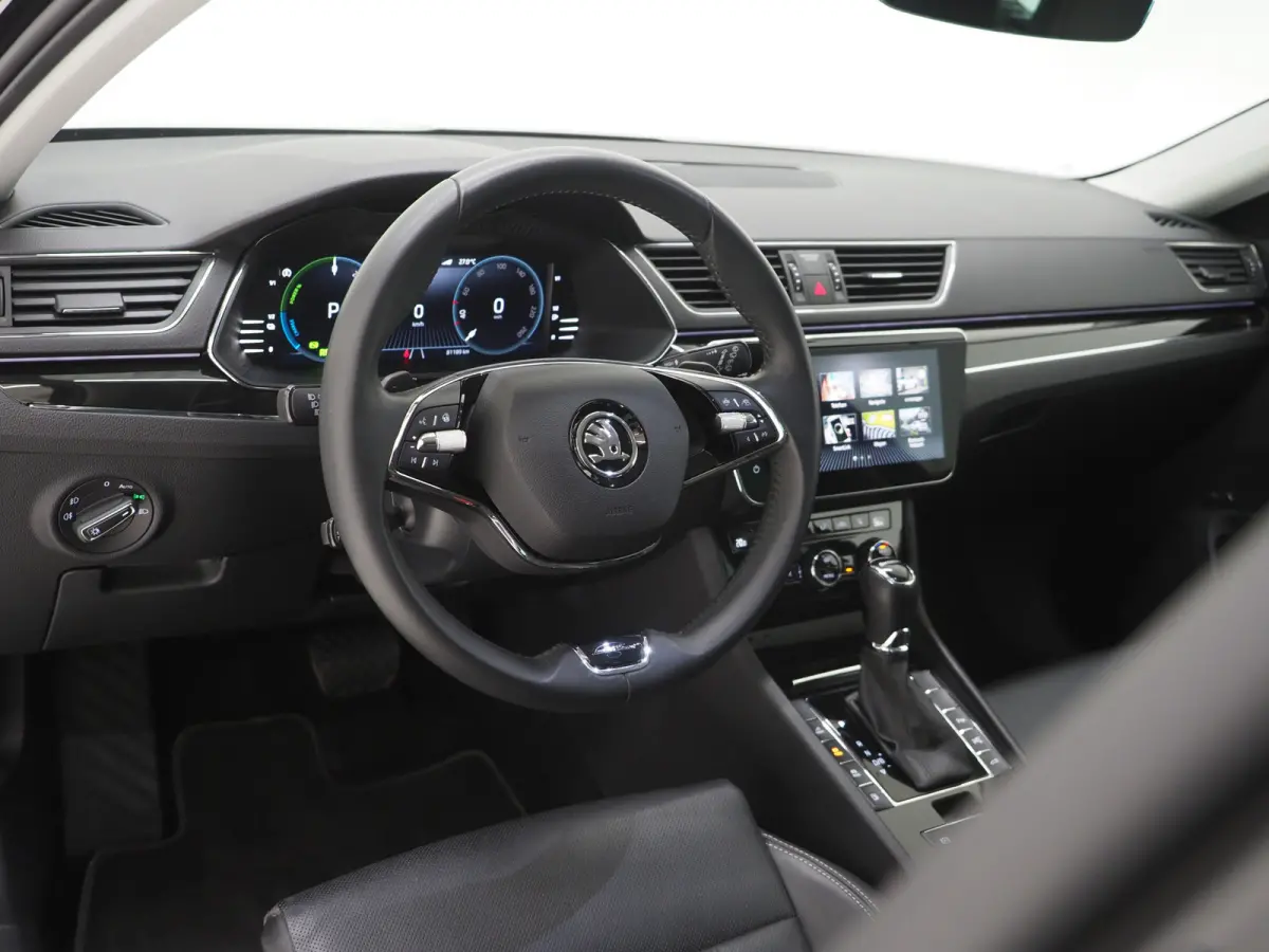 1.4 TSI iV Laurin & Klement | Leder | Trekhaak | Stoelventilatie | Massage | Canton | Keyless | Memory | Carplay