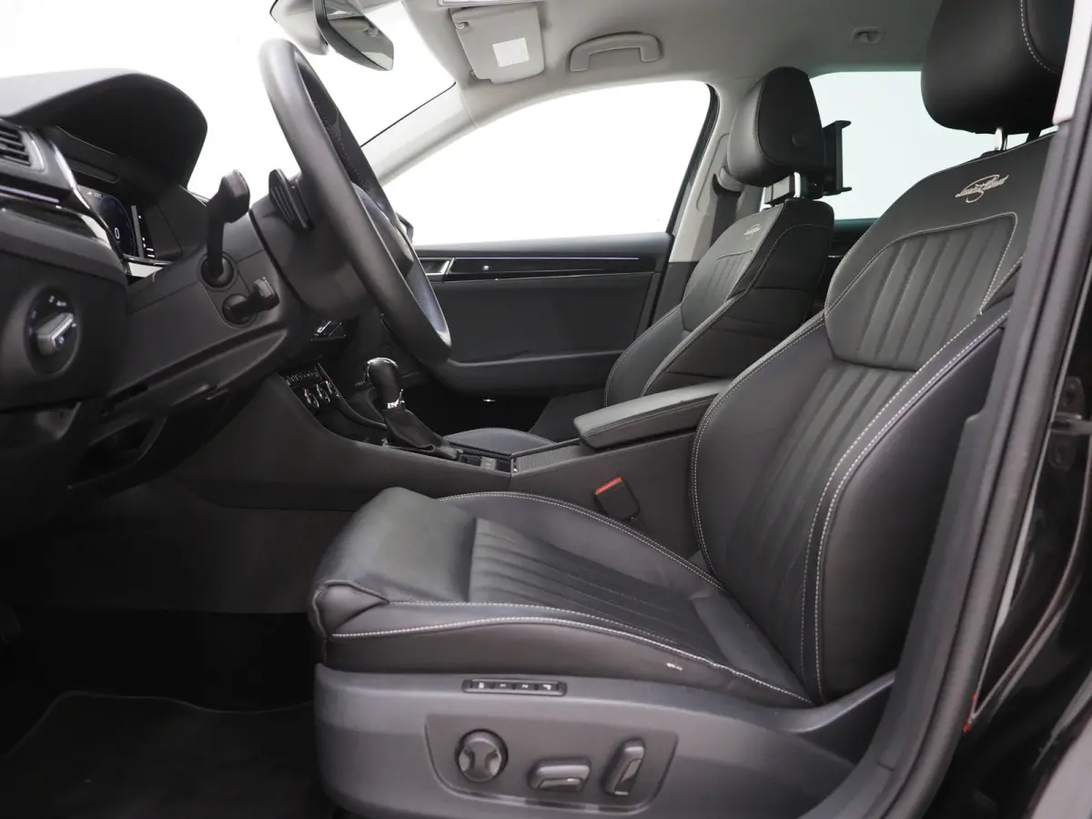 1.4 TSI iV Laurin & Klement | Leder | Trekhaak | Stoelventilatie | Massage | Canton | Keyless | Memory | Carplay