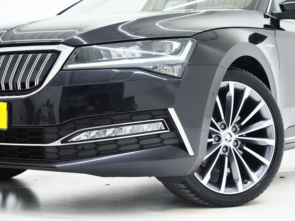 1.4 TSI iV Laurin & Klement | Leder | Trekhaak | Stoelventilatie | Massage | Canton | Keyless | Memory | Carplay