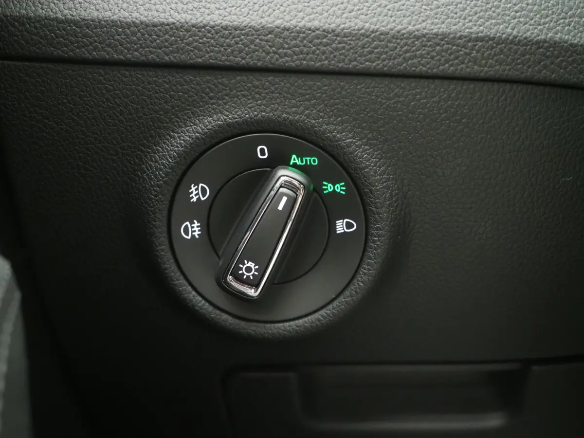 1.4 TSI iV Laurin & Klement | Leder | Trekhaak | Stoelventilatie | Massage | Canton | Keyless | Memory | Carplay