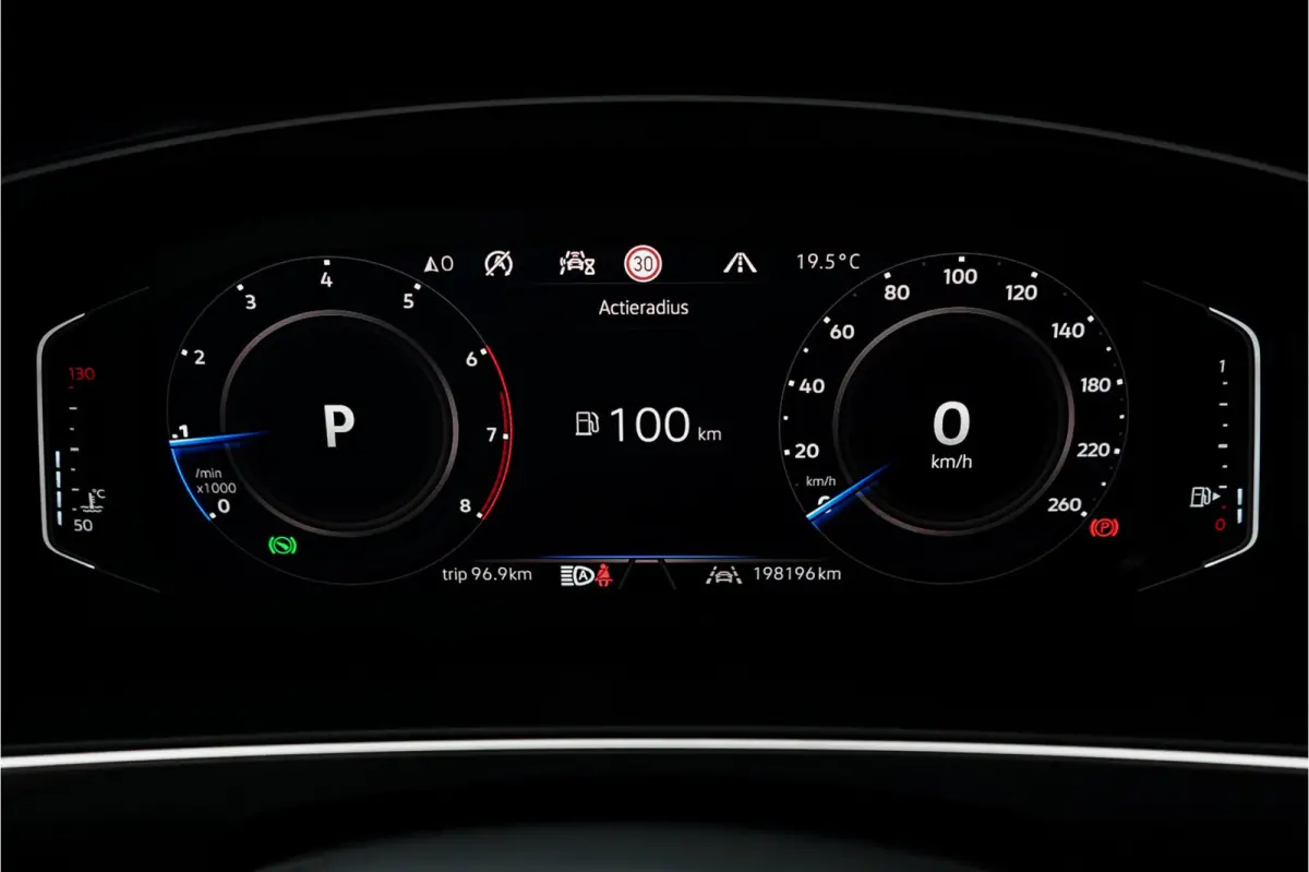 1.5 TSI DSG R-Line Pano ACC Camera CarPlay 20" Suzuka
