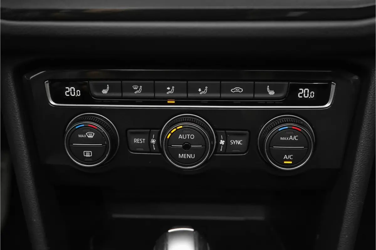 1.5 TSI DSG R-Line Pano ACC Camera CarPlay 20" Suzuka