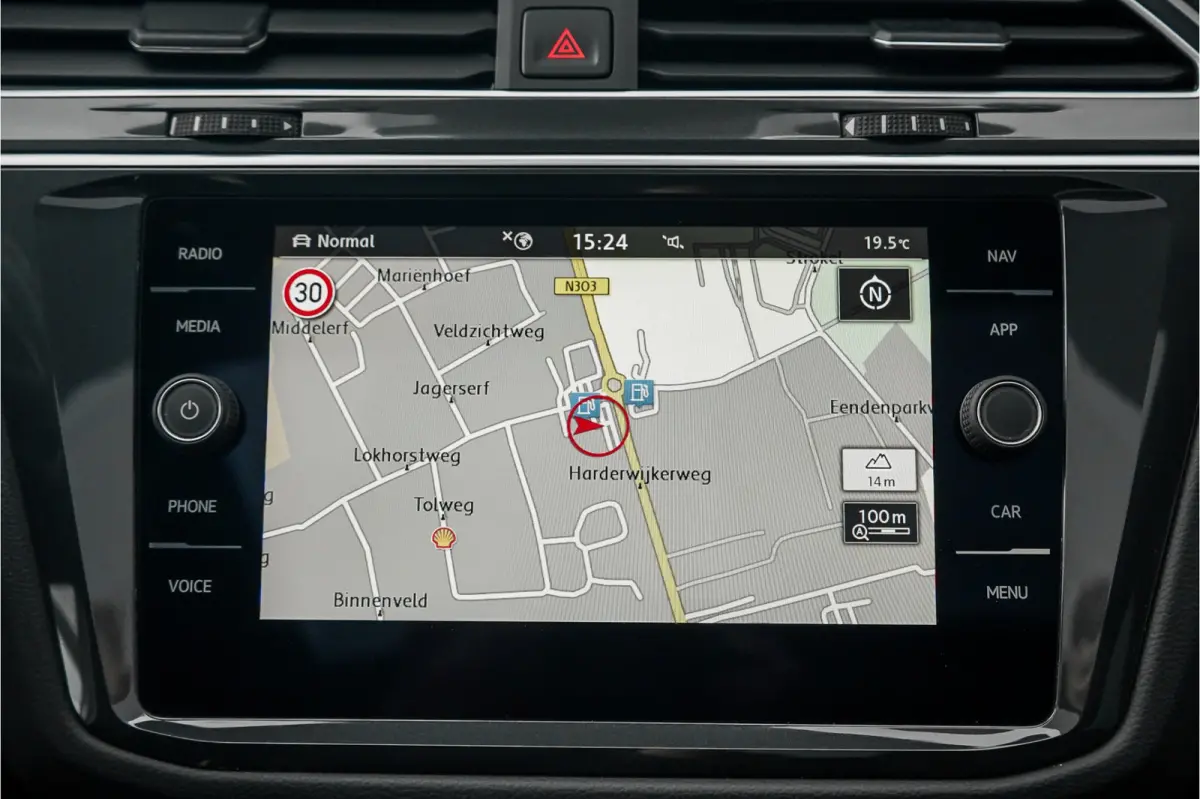 1.5 TSI DSG R-Line Pano ACC Camera CarPlay 20" Suzuka