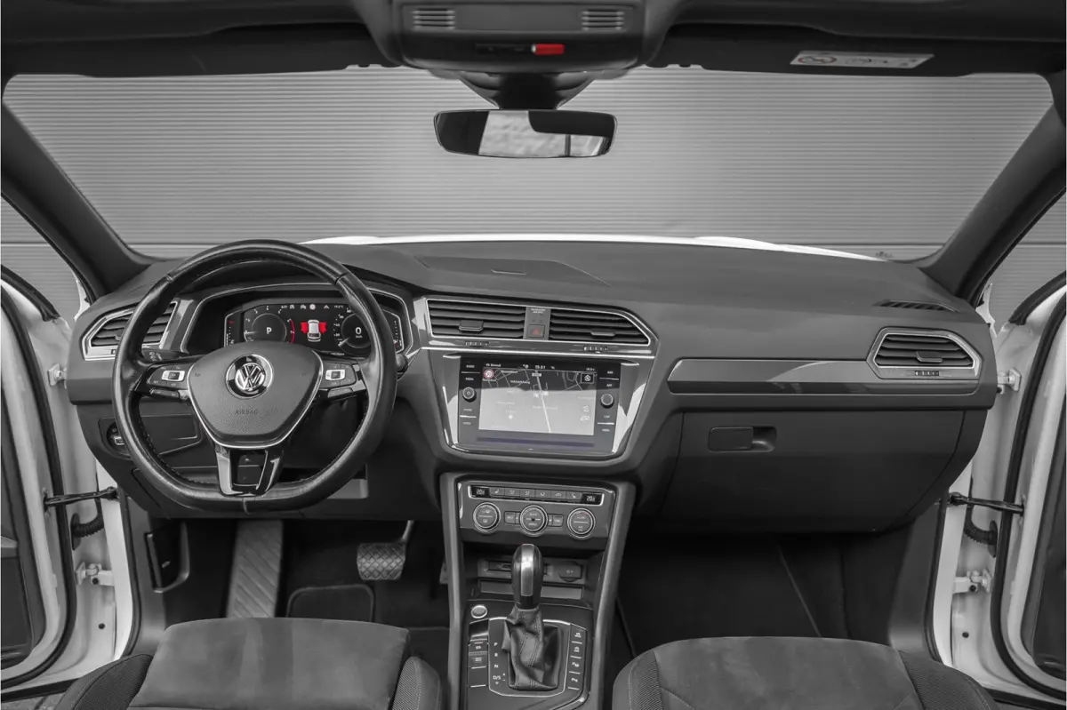 1.5 TSI DSG R-Line Pano ACC Camera CarPlay 20" Suzuka