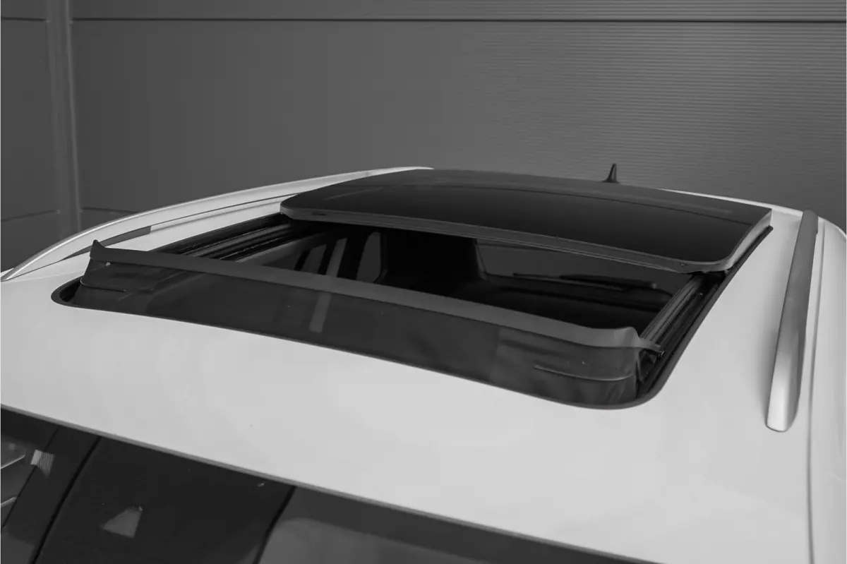 1.5 TSI DSG R-Line Pano ACC Camera CarPlay 20" Suzuka