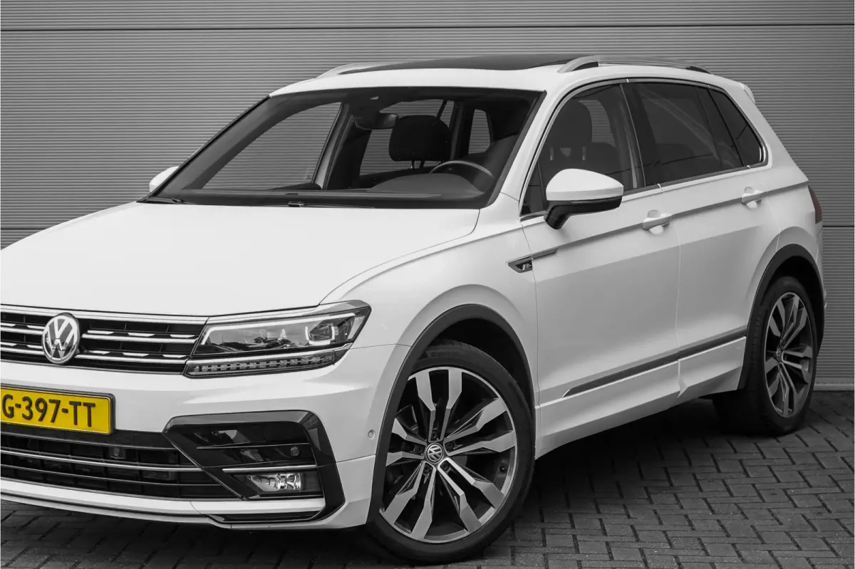 1.5 TSI DSG R-Line Pano ACC Camera CarPlay 20" Suzuka